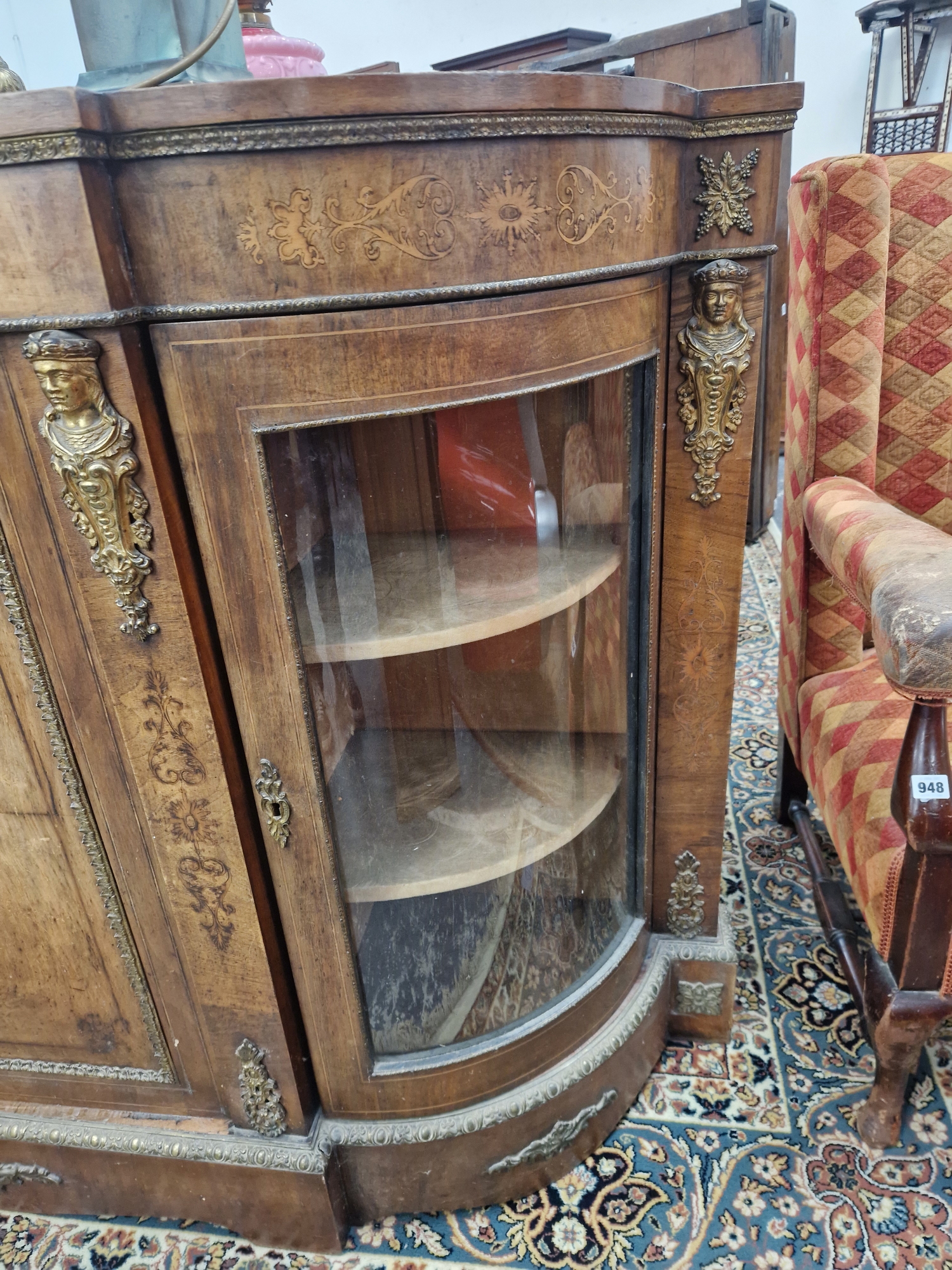 A VICTORIAN ORMOLU MOUNTED SIDE CABINET WITH FOLIAGE INLAY ABOVE THE CENTRAL DOOR FLANKED BY QUARTER - Image 2 of 9