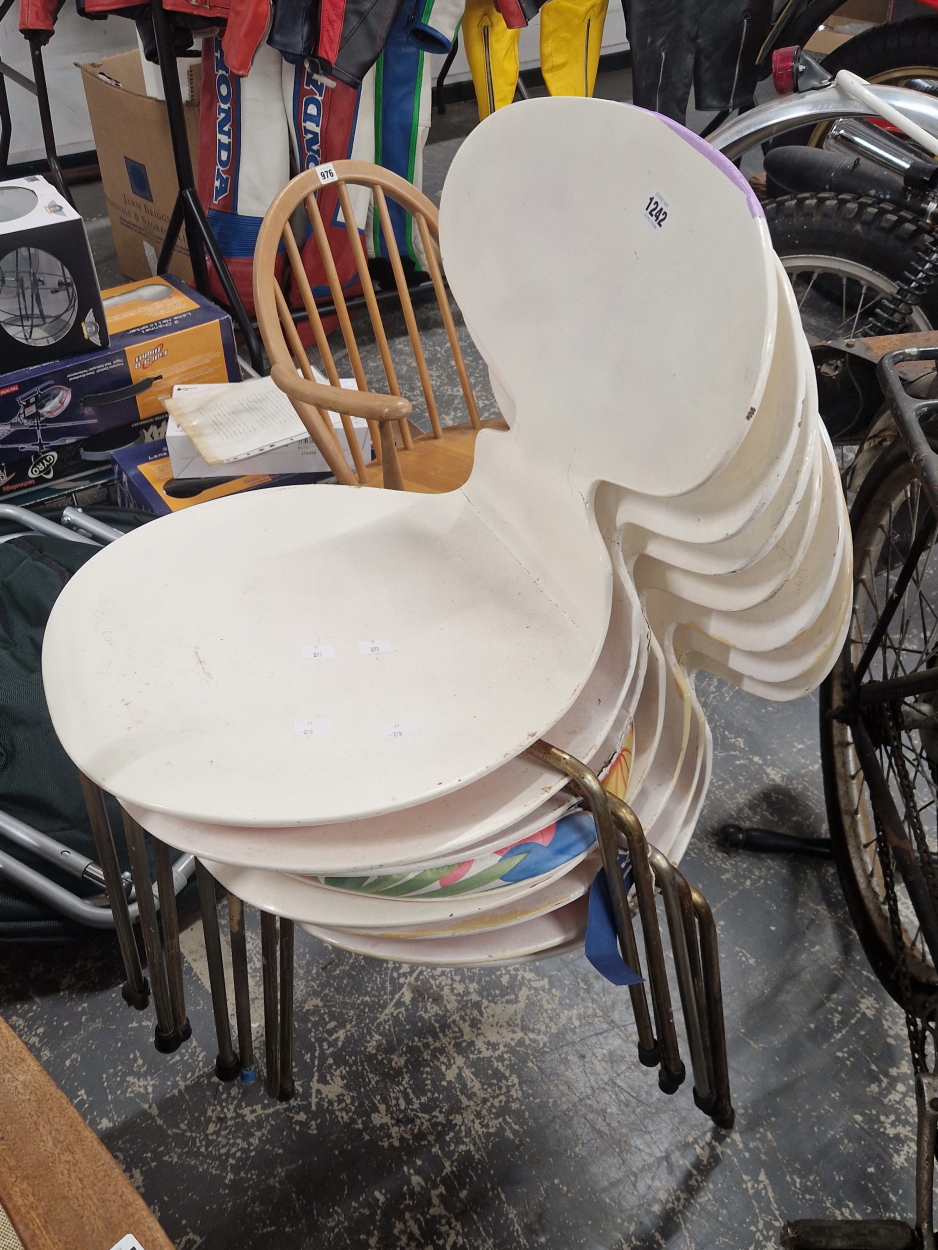 A SET OF SEVEN MID CENTURY FRITZ HANSEN ANT CHAIRS.