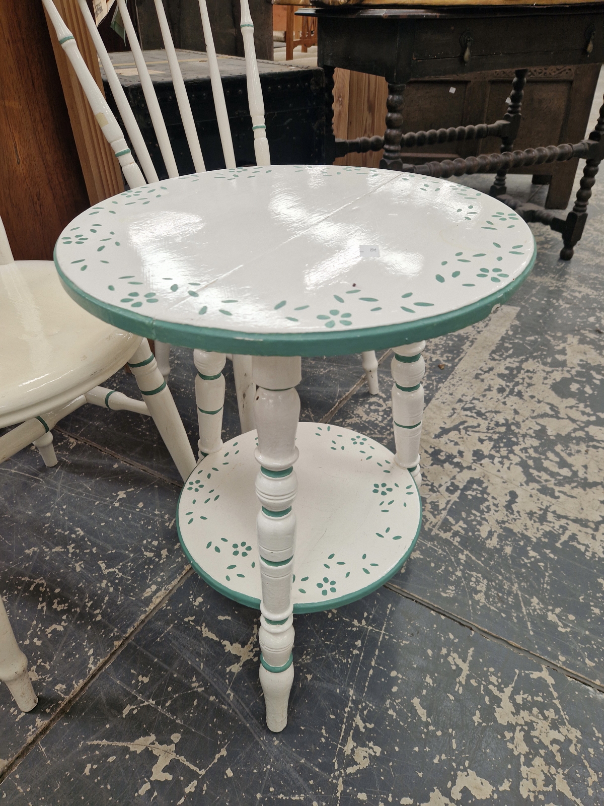 A SET OF FOUR WHITE PAINTED YOKE BACKED KITCHEN CHAIRS DETAILED IN TURQUOISE AND ENSUITE WITH A - Image 4 of 6