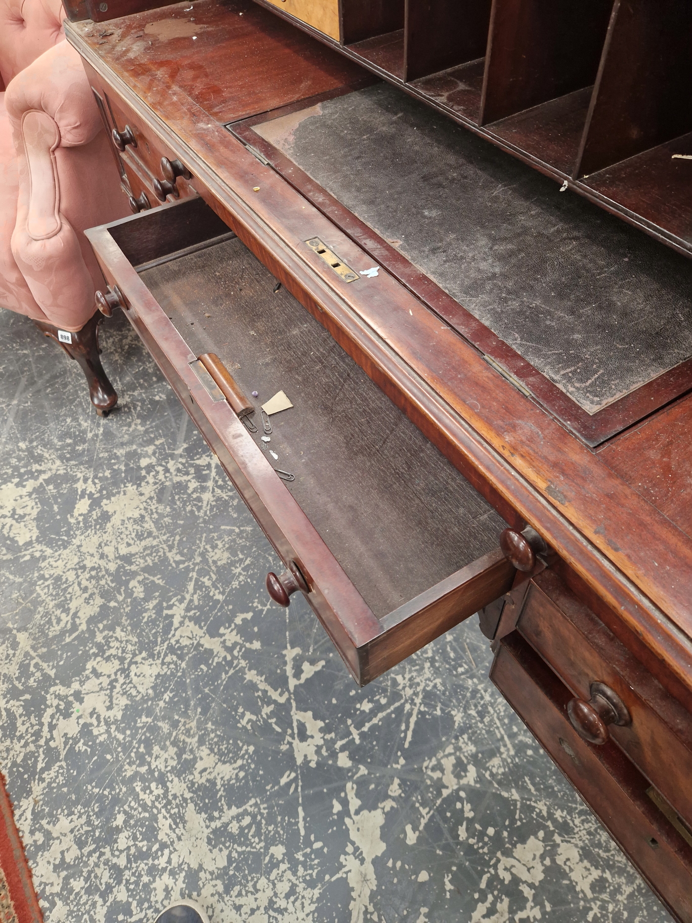 A 19th C. MAHOGANY ROLL TOP DESK WITH A CONFIGURATION OF FIVE DRAWERS ABOVE THE CYLINDRICAL LEGS - Image 8 of 9