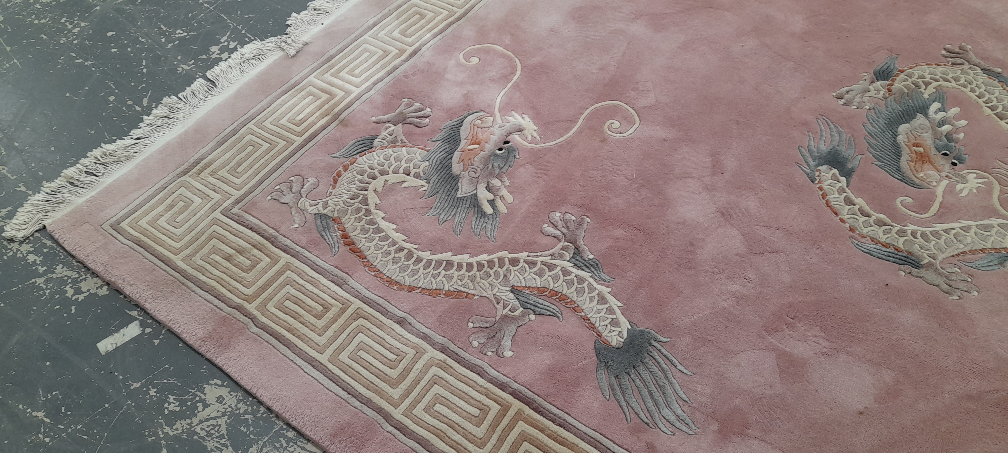 A GOOD QUALITY CHINESE DRAGON CARPET. 370 x 280 cm - Image 3 of 7