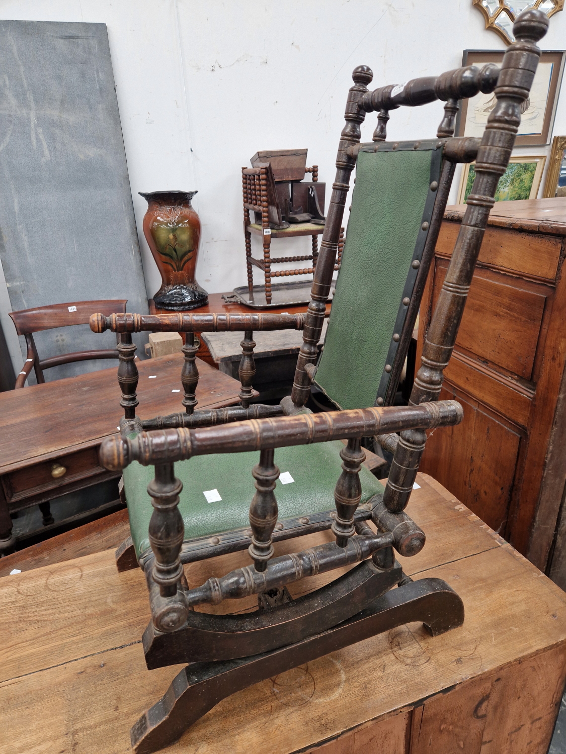 AN ANTIQUE AMERICAN CHILDS ROCKING CHAIR.