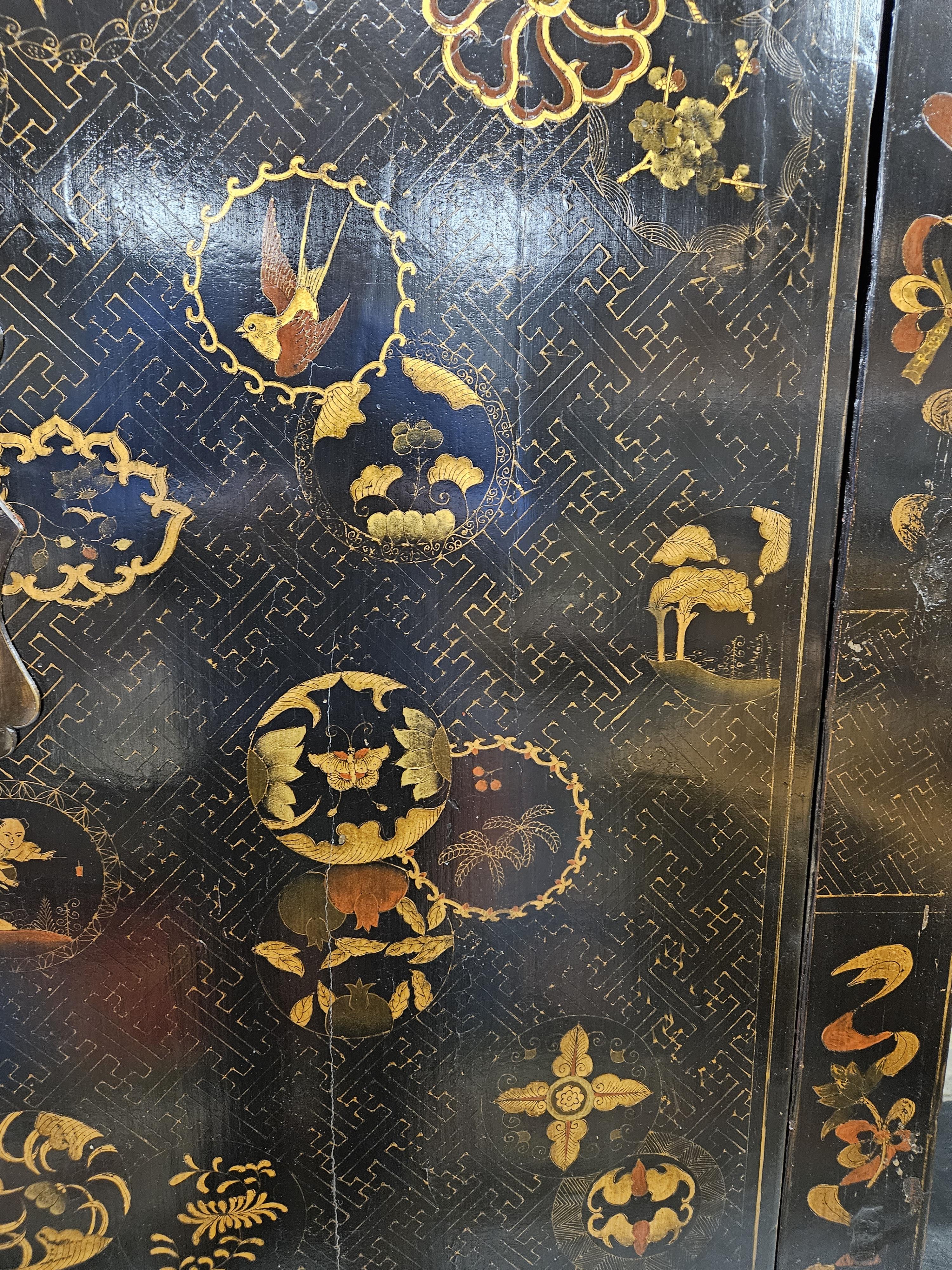 A PAIR OF CHINESE BLACK LACQUERED CABINETS, THE DOORS GILT WITH ROUNDELS ON A GEOMETRIC GROUND AND - Image 8 of 22