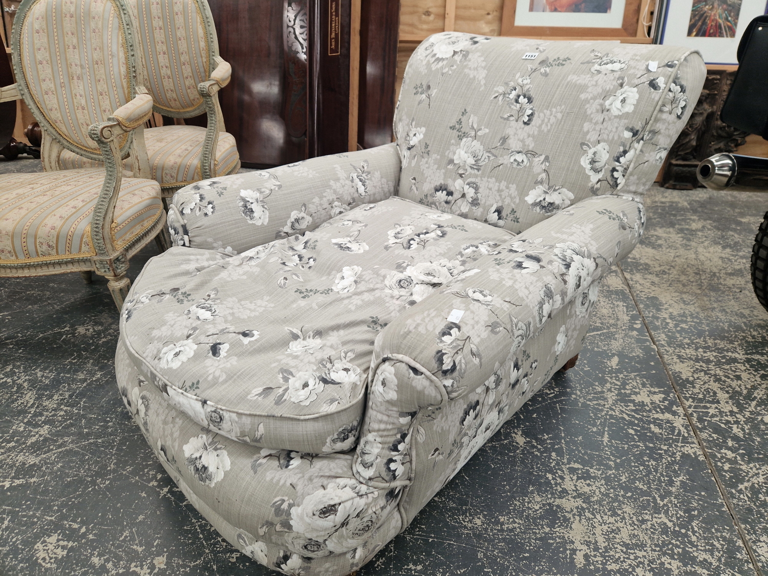 A HOWARD TYPE ARMCHAIR BY WILLIAM BIRCH UPHOLSTERED IN GREY FLORAL MATERIAL, ONE MAHOGANY BACK LEG - Image 4 of 6