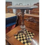 A VICTORIAN MAHOGANY TRIPOD TABLE, THE CIRCULAR TOP INLAID WITH A CHESS BOARD