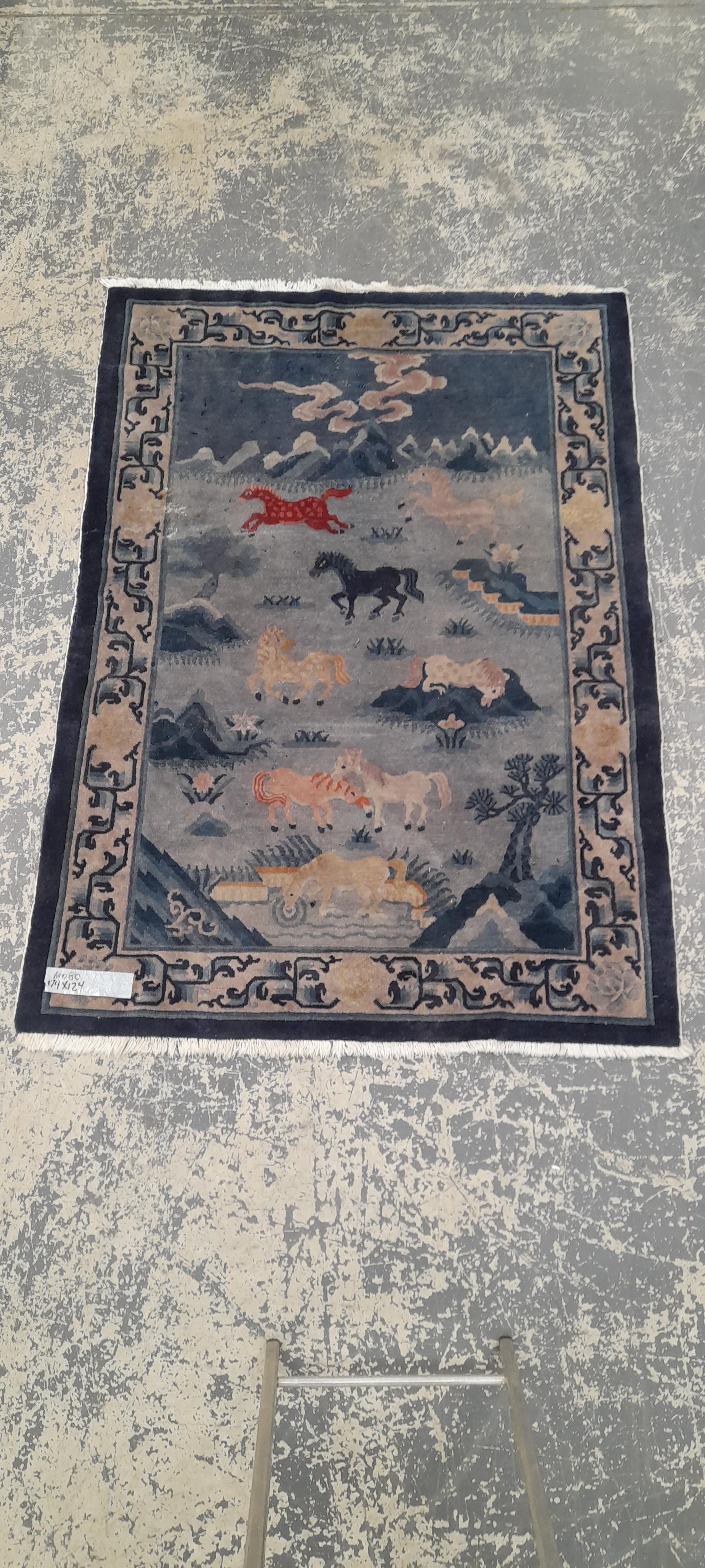 A CHINESE PILTORIAL RUG 174 x 124 cm