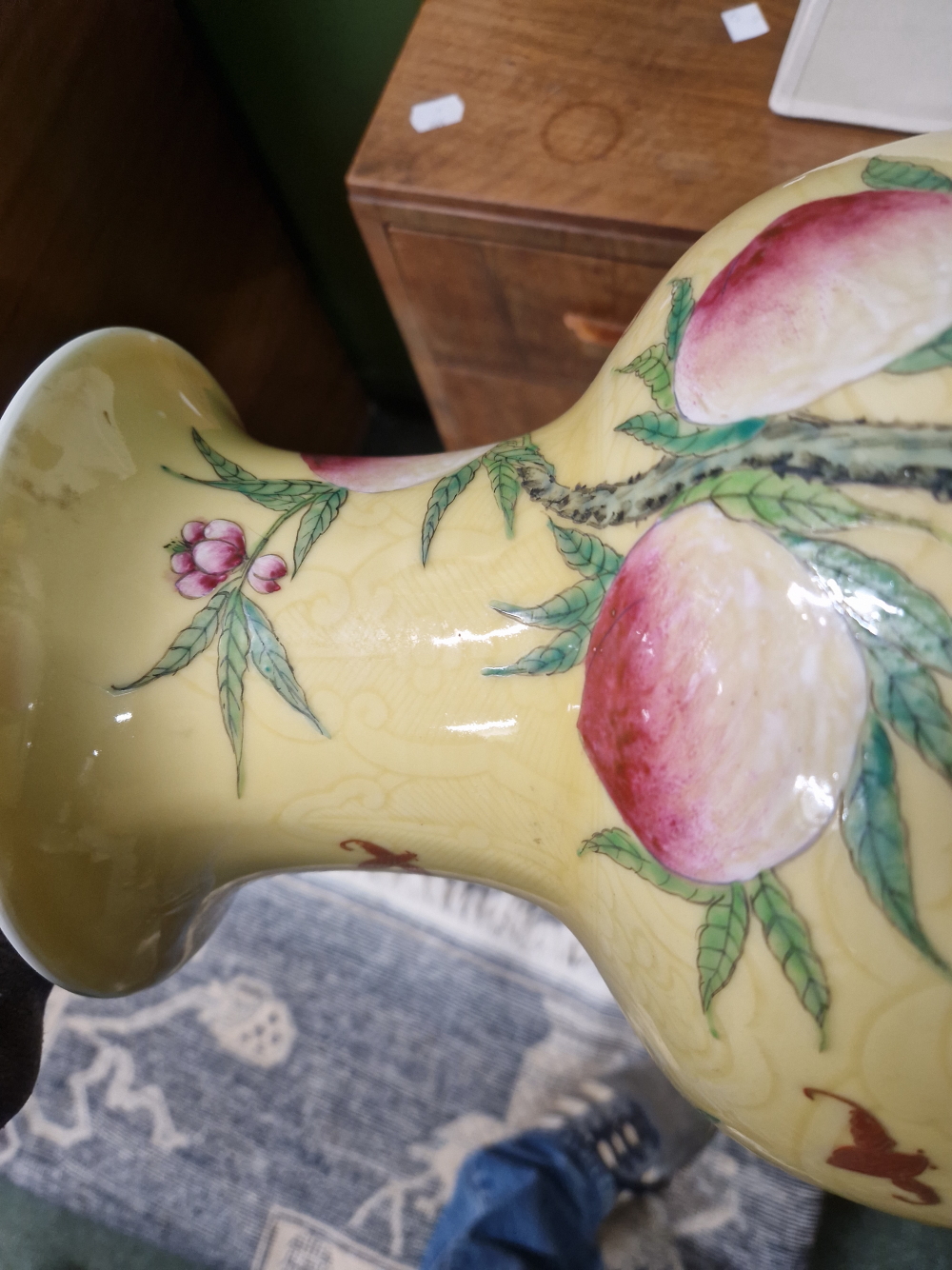 A LARGE ORIENTAL VASE WITH YELLOW GROUND AND FRUIT TREE DECORATION- LATER MOUNTED AS A LAMP. - Image 14 of 27