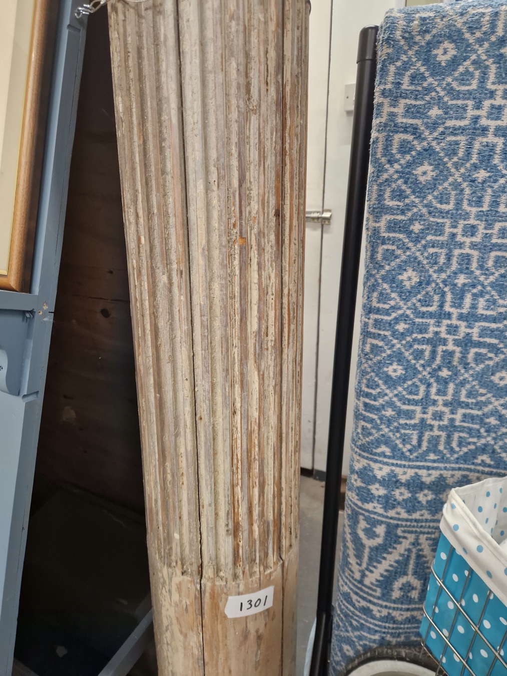 A PAIR OF LARGE 19TH CENTURY CARVED PAINTED PINE FLUTED ARCHITECTURAL COLUMNS. - Image 3 of 8