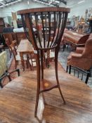 AN EARLY 20th C, LINE INLAID MAHOGANY PLANTER STAND, THE THREE DOWN SWEPT LEGS JOINED BY A