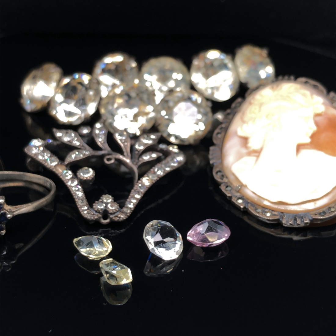 A COLLECTION OF ANTIQUE AND LATER JEWELLERY TO INCLUDE A PAIR OF FRENCH LARGE PASTE BARS, A SILVER - Image 6 of 6