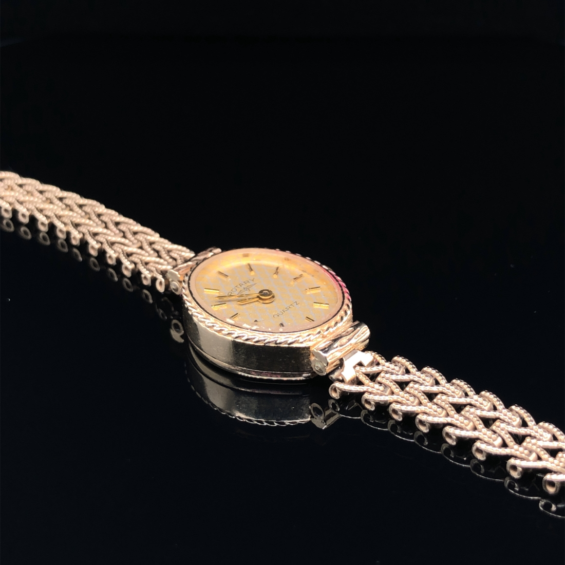 A VINTAGE 9ct HALLMARKED GOLD LADIES ROTARY QUARTZ WRIST WATCH. DATED 1986, BIRMINGHAM, SPONSOR MARK