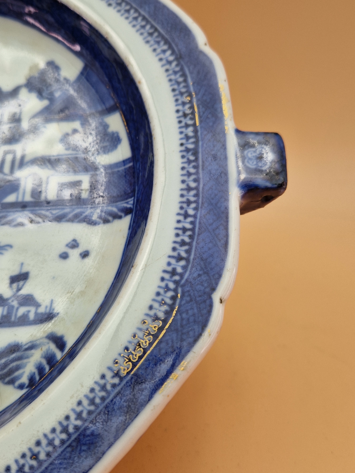 A CHINESE BLUE AND WHITE WARMING PLATE TOGETHER WITH A ROUNDED RECTANGULAR SHALLOW DISH, BOTH - Image 8 of 16