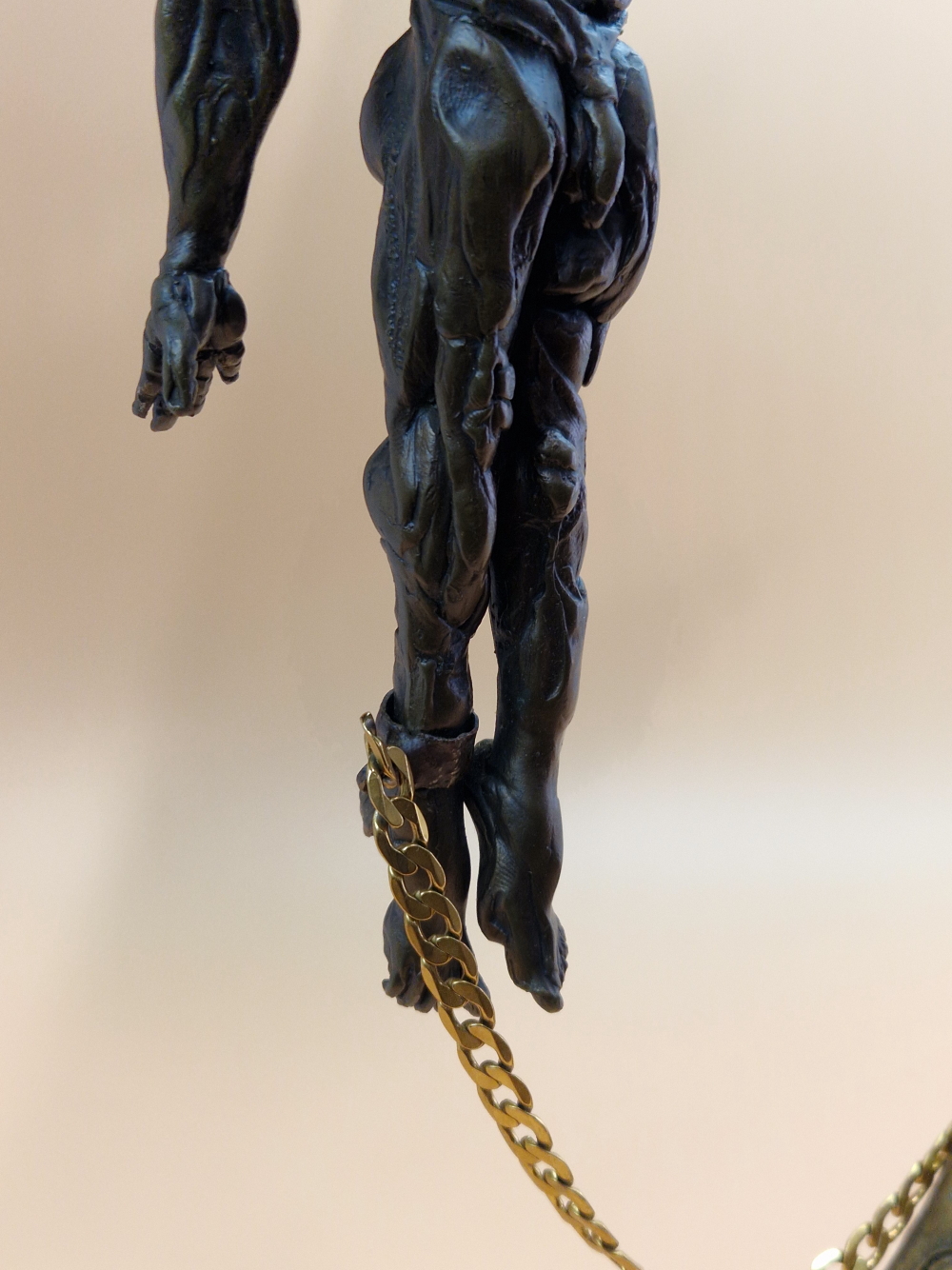 FELIPE GONZALEZ, A CONTEMPORARY BRONZE FIGURE OF A NAKED DIVER, A MANACLE ON HIS LEFT WRIST - Image 4 of 8