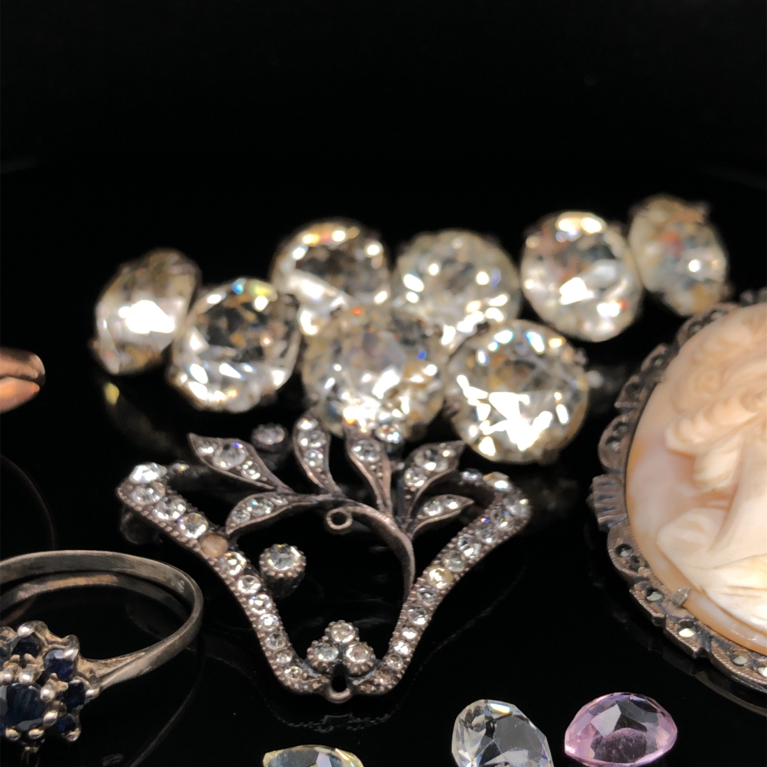 A COLLECTION OF ANTIQUE AND LATER JEWELLERY TO INCLUDE A PAIR OF FRENCH LARGE PASTE BARS, A SILVER - Image 5 of 6