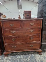 A CROSS BANDED MAHOGANY CHEST OF TWO SHORT AND THREE LONG DRAWERS ON SHAPED BRACKET FEET. W 95 x D