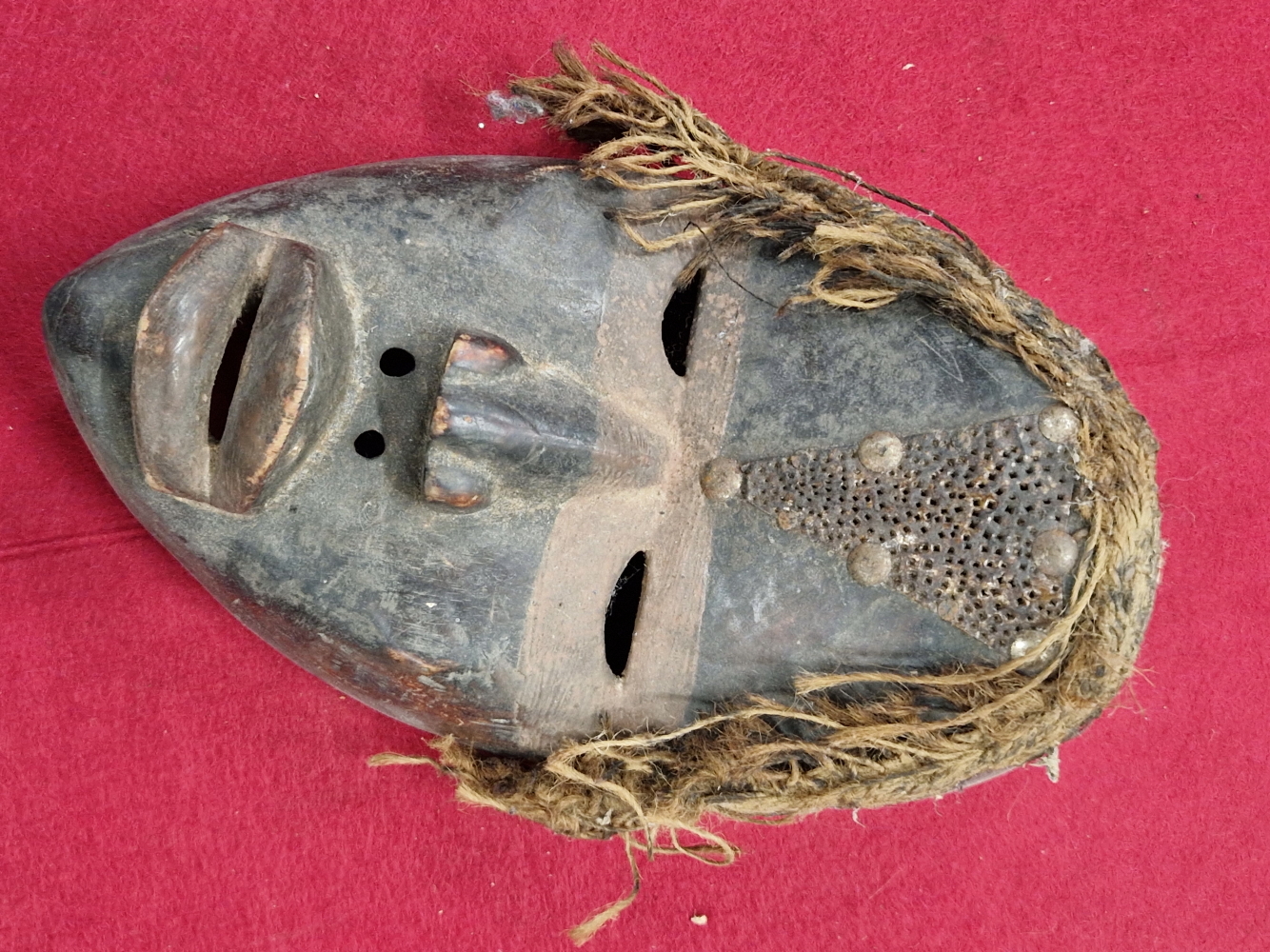 SIX VARIOUS AFRICAN WOODEN MASKS, TO INCLUDE TWO BAMILEKE BEADED BUFFALO MASKS - Image 3 of 5