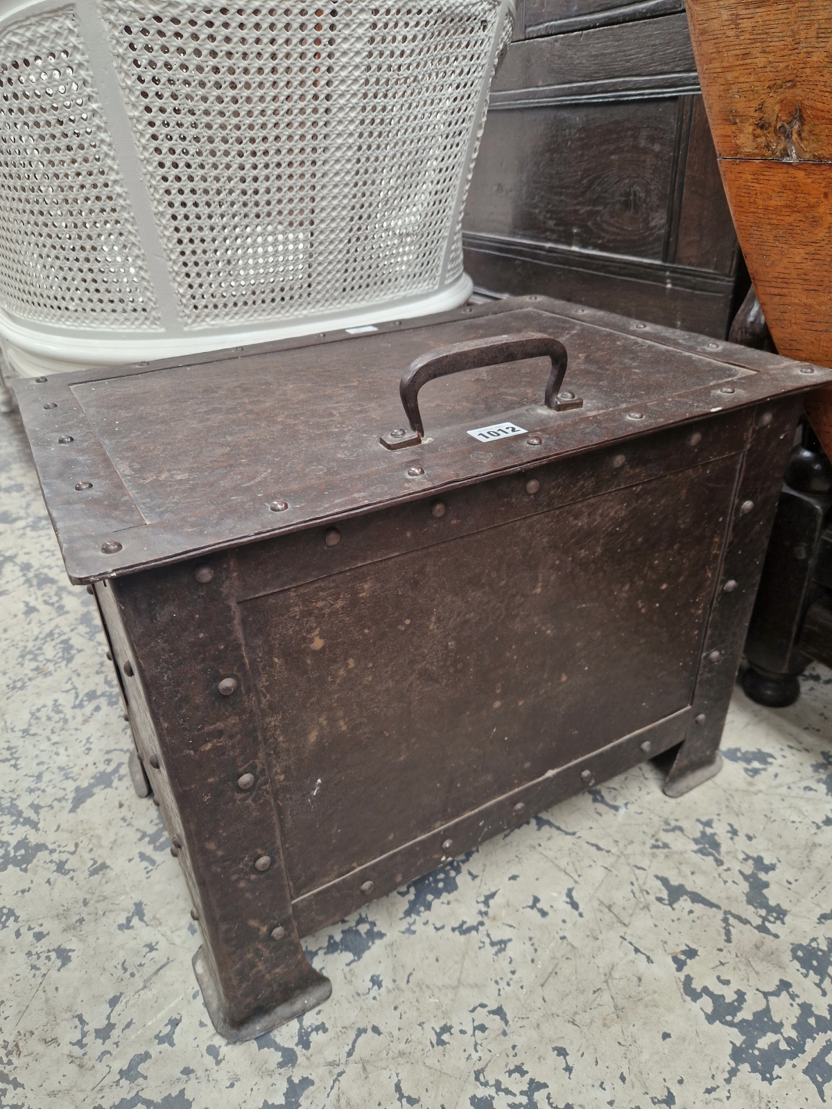 AN ARTS AND CRAFTS HAMMERED COPPER RECTANGULAR COAL BOX TOGETHER WITH SOME TOOLS