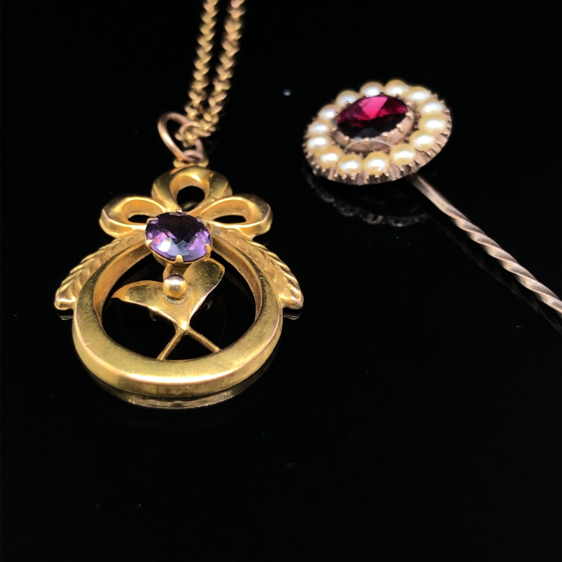 AN ANTIQUE 9ct STAMPED, WITH SPONSOR MARK A.J.C, GEMSET GARLAND PENDANT, SUSPENDED ON AN ANTIQUE 9ct - Image 6 of 6