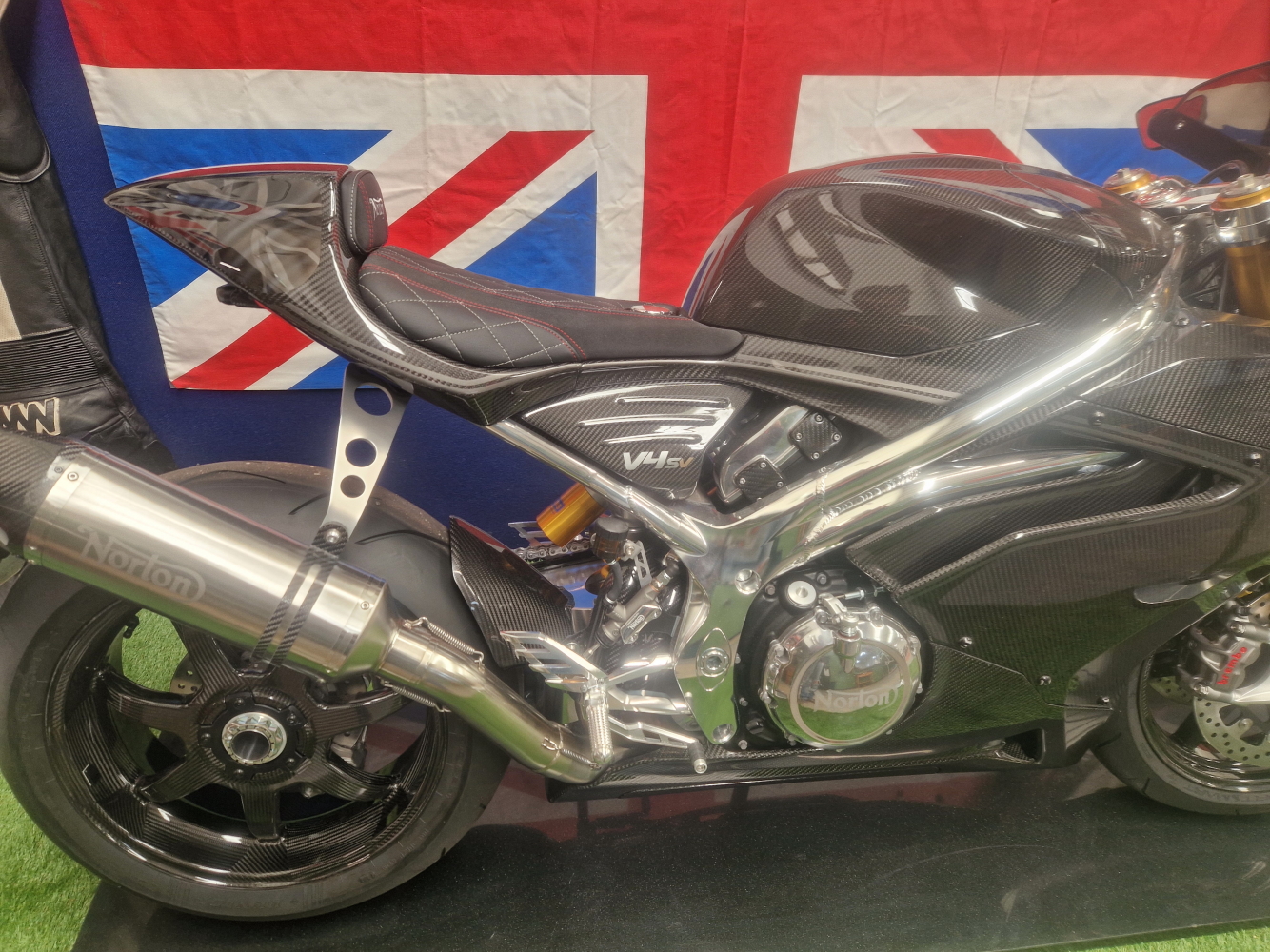 NORTON V4 SV.. NEW AND UN-RIDDEN, ORDERED IN 2017 DELIVERED 2024. A STUNNING UNUSED EXAMPLE OF - Image 5 of 9