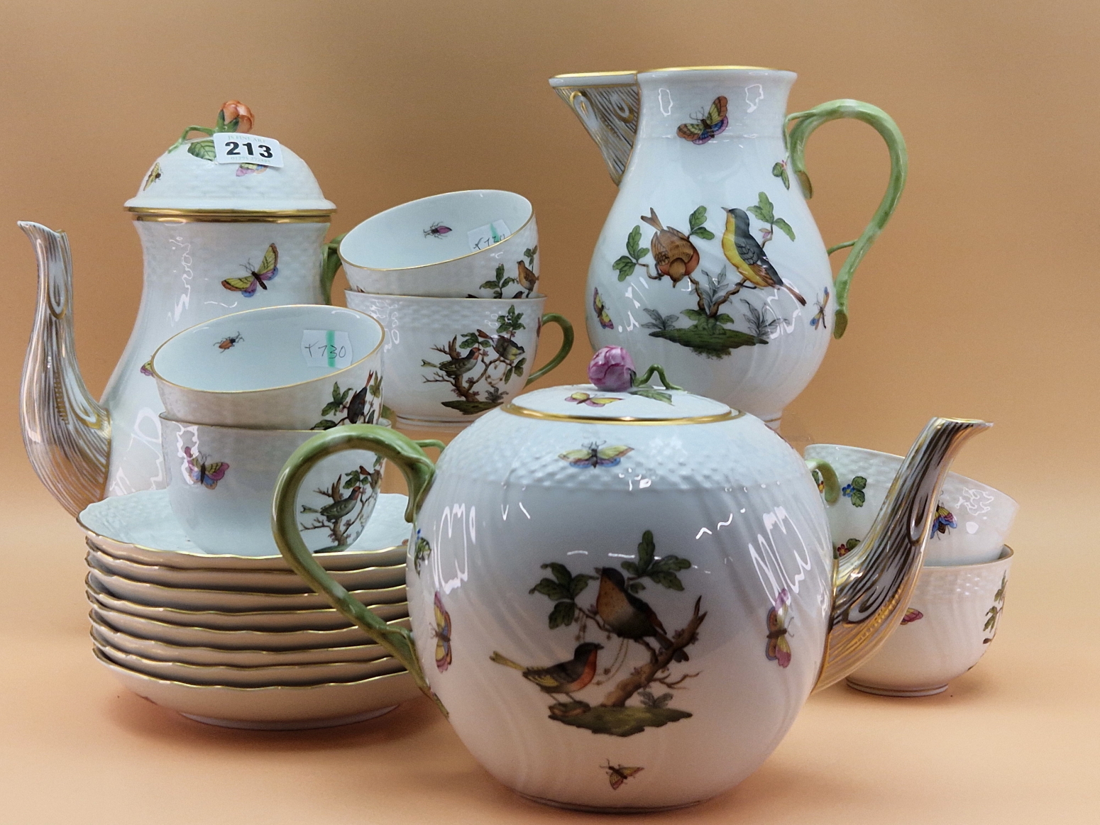A HEREND PART TEA AND COFFEE SET, COMPRISING: EIGHT CUPS AND SAUCERS, A MILK JUG, A COVERED TEA - Image 2 of 8