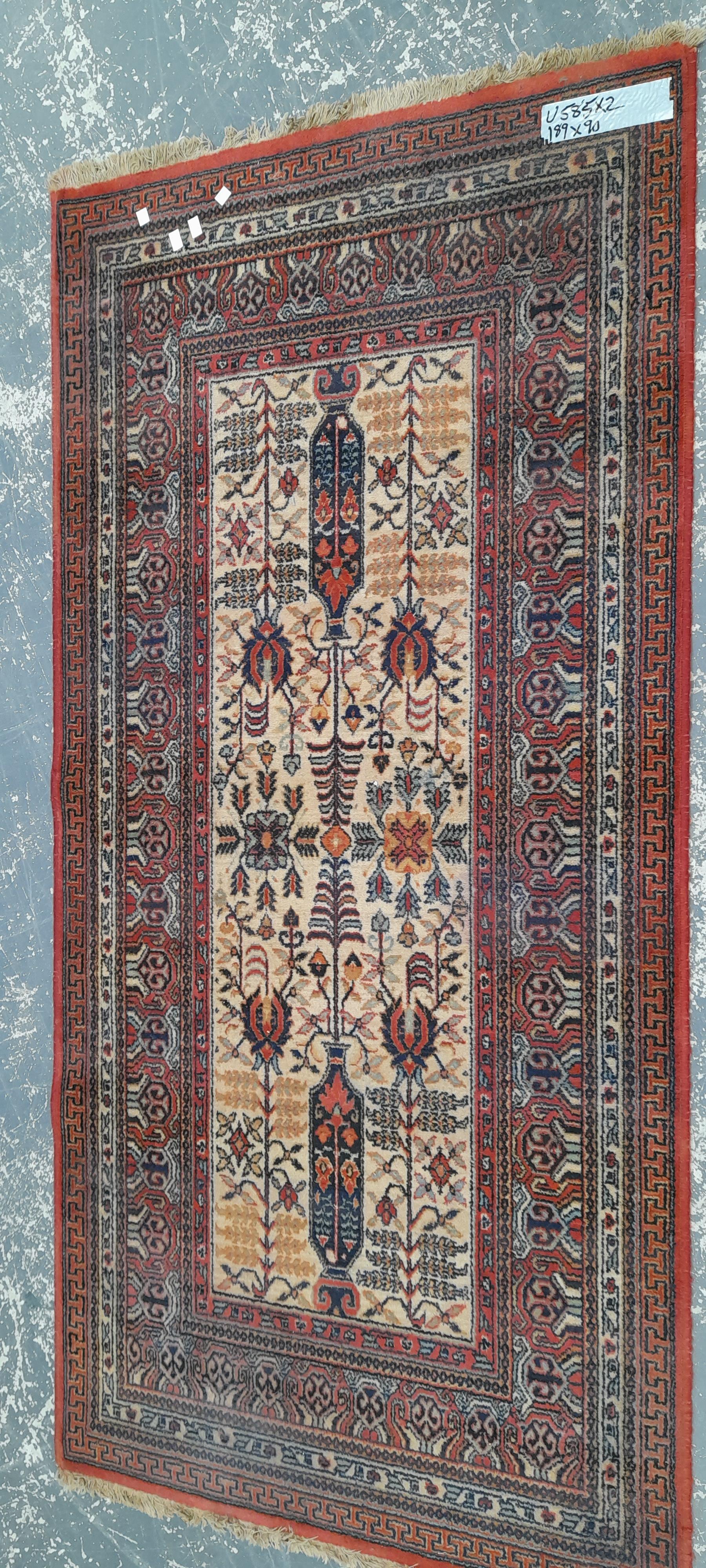 A PERSIAN HAMADAN RUNNER 290 x 108 cm, TOGETHER WITH A MACHINE MADE RUG 189 x 90 cm (2) - Image 5 of 7