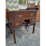 AN EDWARDIAN 18TH CENTURY STYLE MAHOGANY LOWBOY WITH THREE DRAWERS.