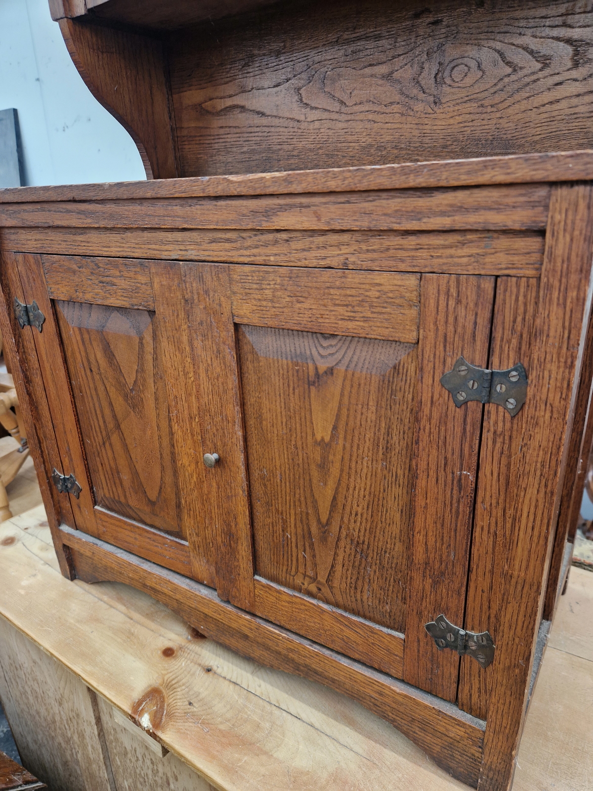 AN ARTS AND CRAFTS MINIATURE OAK GLAZED TOP DRESSER. - Image 3 of 5