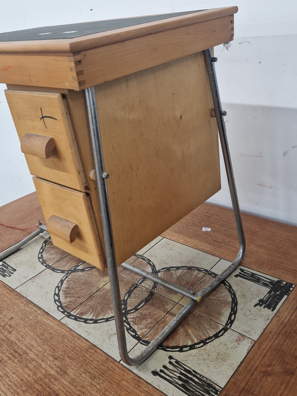A VINTAGE 1960'S/ 70'S CHILDS DESK WITH CHROME LEGS. - Image 2 of 2