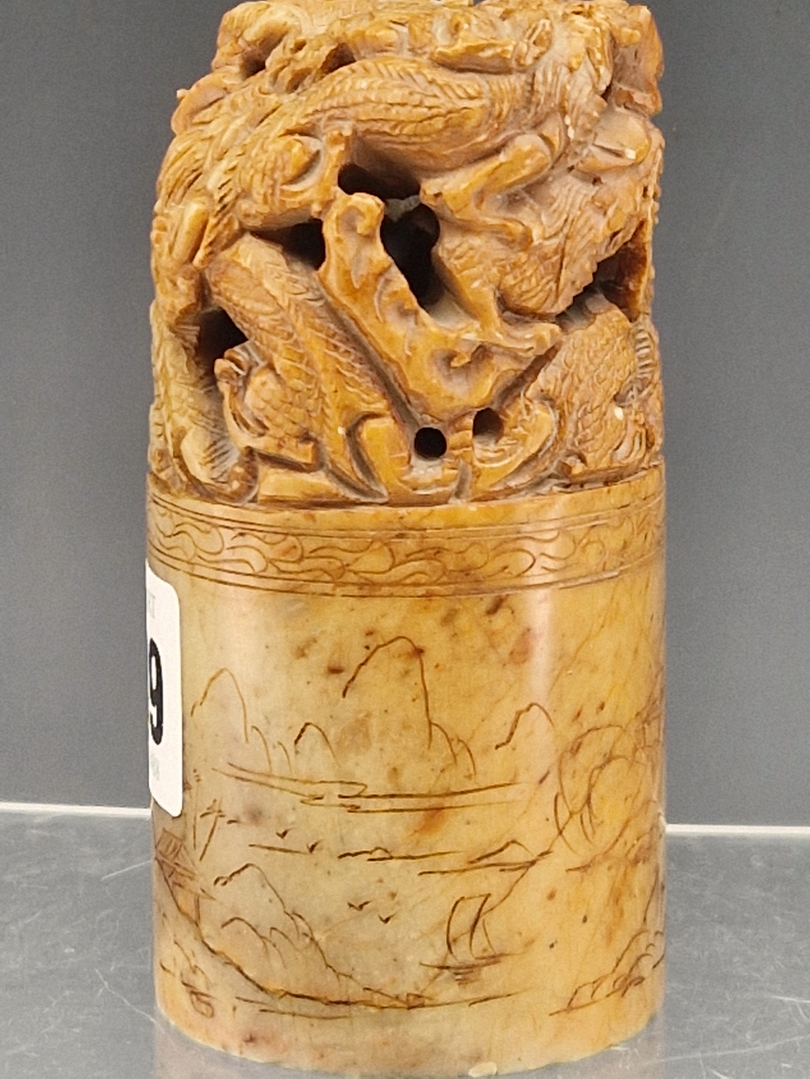 A CHINESE PINK/BROWN SOAPSTONE CYLINDRICAL SEAL PIERCED AND CARVED WITH DRAGONS CHASING A PRECIOUS - Image 5 of 10