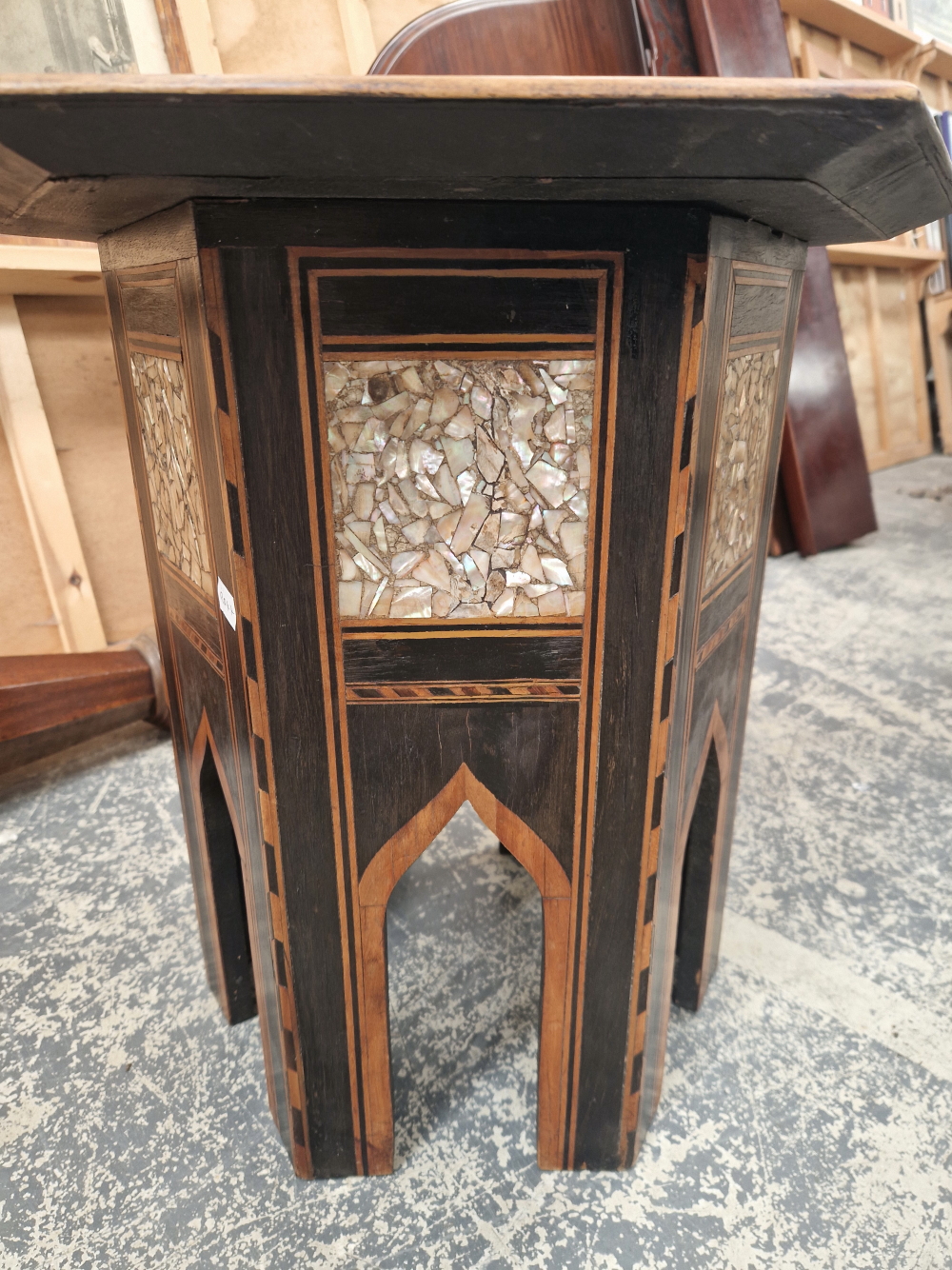 AN ANTIQUE MOORISH OCTAGONAL INLAID OCCASIONAL TABLE. - Image 3 of 3