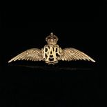 A VINTAGE RAF (ROYAL AIR FORCE) REGIMENTAL SWEETHEART BROOCH, THE REVERSE STAMPED 9ct. WIDTH 4cms.