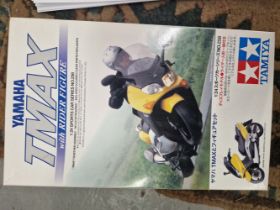 A TAMIYA MODEL KIT FOR YAMAHA TMAX AND A 2000 SALEBROCHURE FOR SAME BIKE.