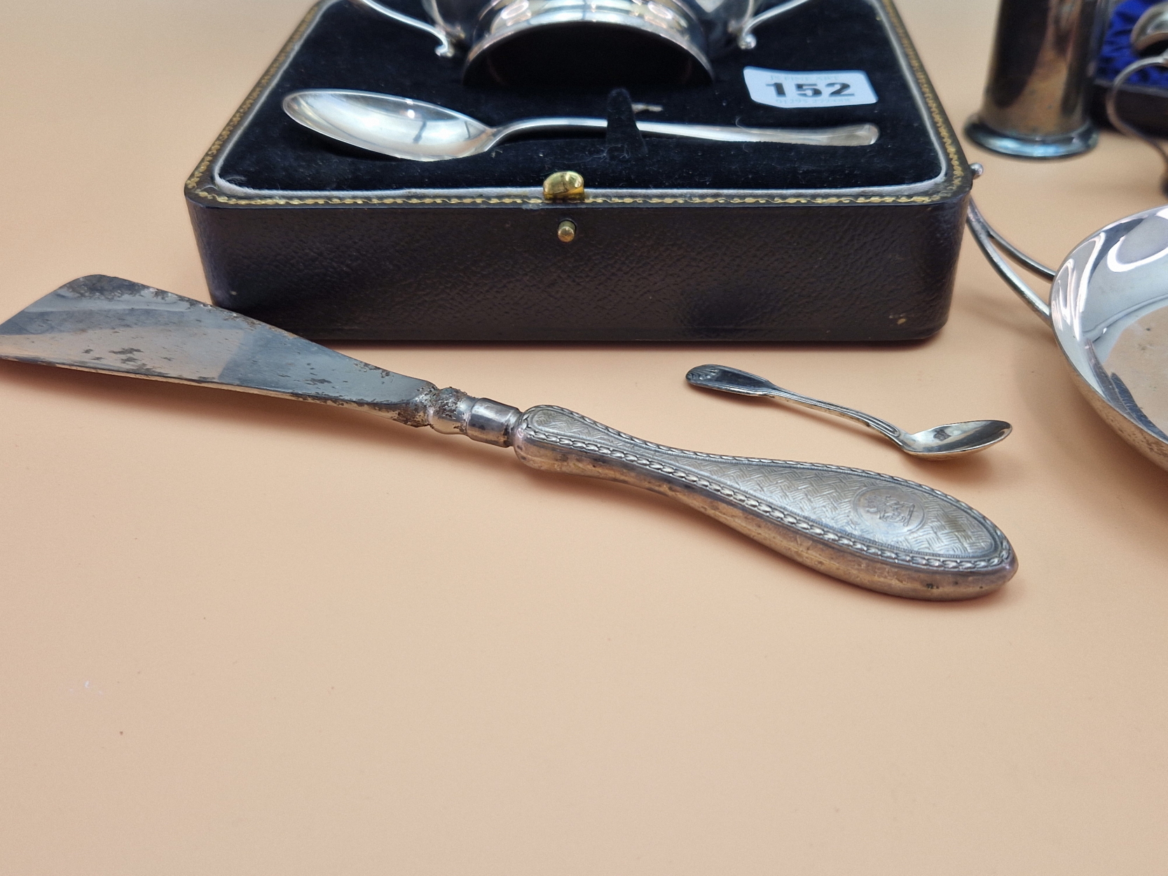 A HALLMARKED SILVER CASED TWO HANDLED BOWL AND SPOON SET, A SHALLOW TWO HANDLED DISH, CASED SALT AND - Image 5 of 5