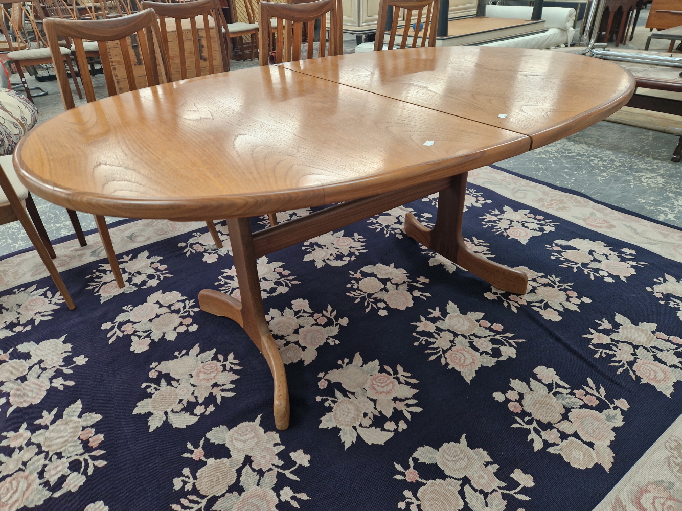A G- PLAN TEAK EXTENDING DINING TABLE WITH MATCHING HIGH BACK CHAIRS. - Image 4 of 12