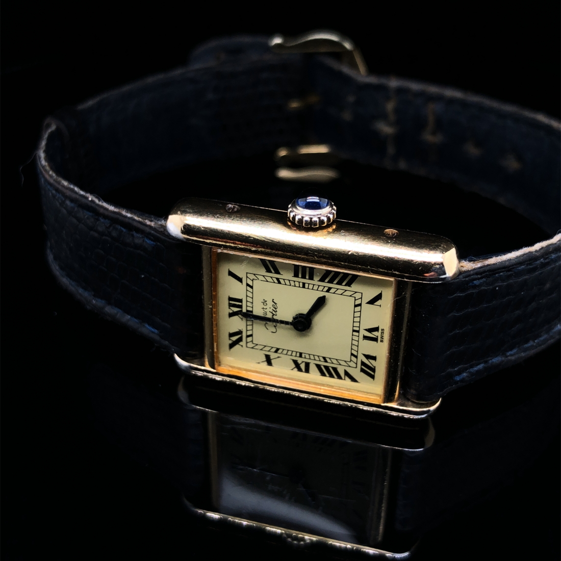 A MUST DE CARTIER SILVER AND GOLD PLATE LADIES WRIST WATCH WITH ORIGINAL LEATHER STRAP AND BUCKLE. - Image 2 of 3