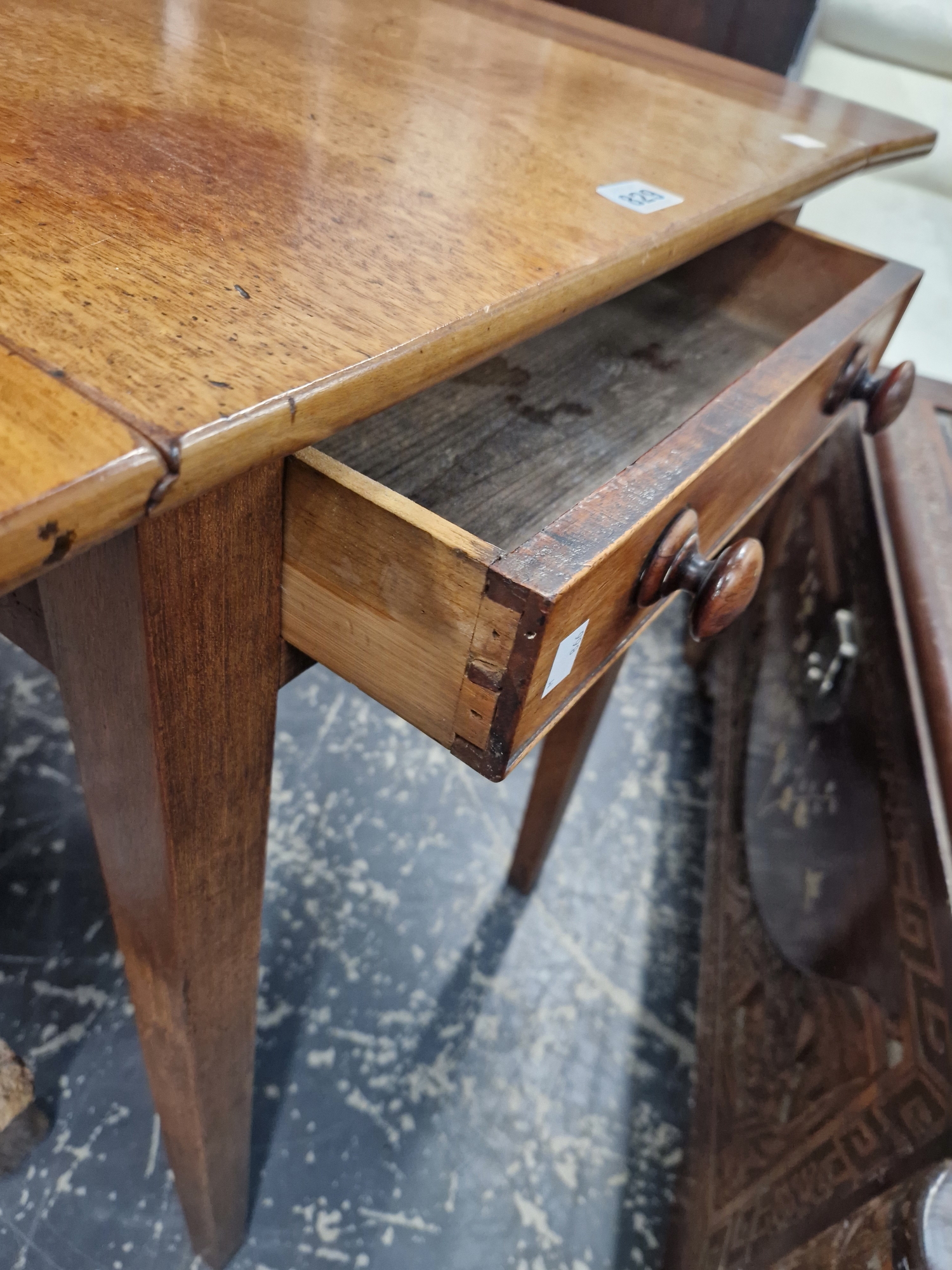 A 19th C. MAHOGANY PEMBROKE TABLE WITH A DRAWER ABOVE THE TAPERING SQUARE LEGS - Image 4 of 4