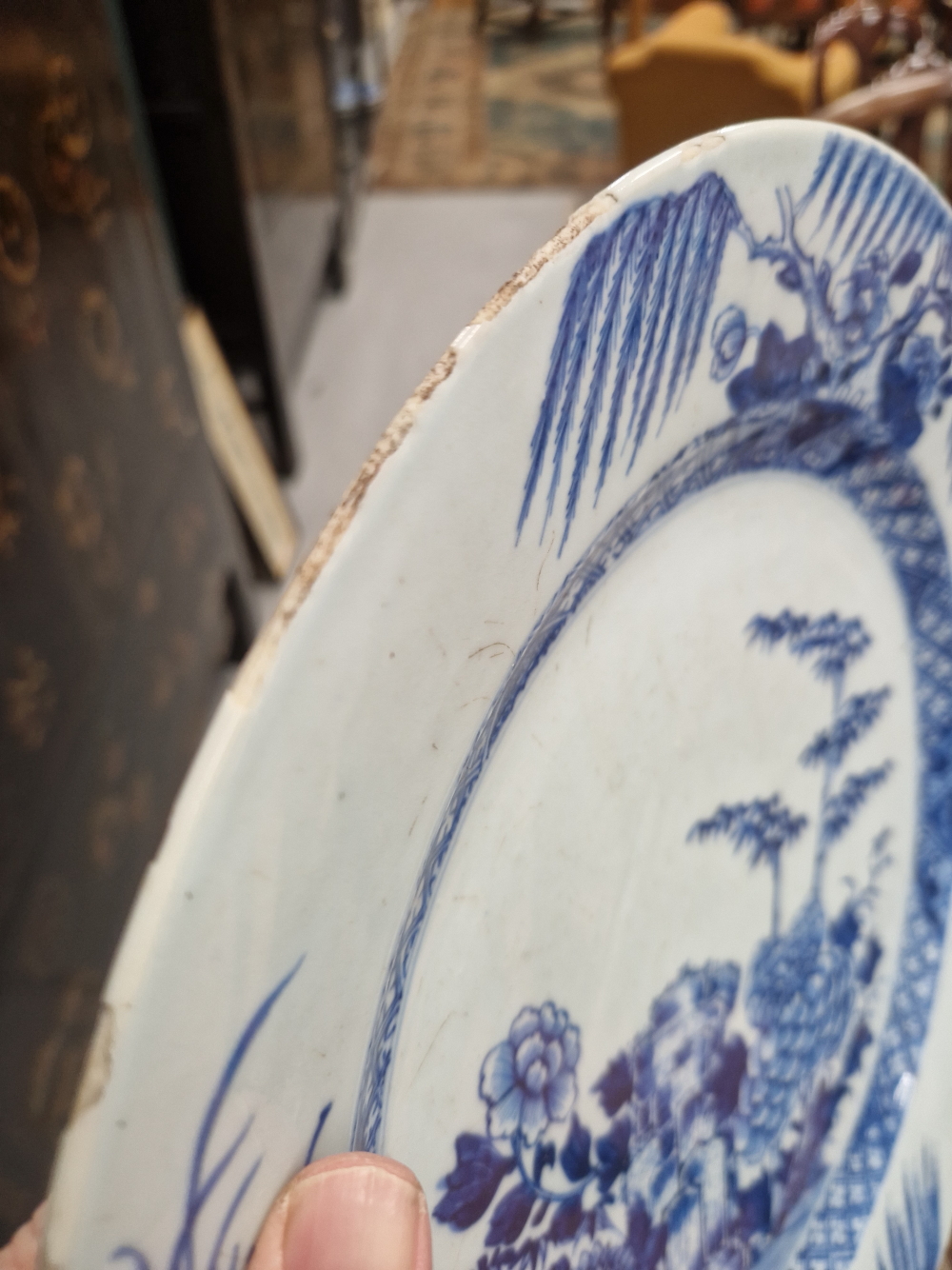 A LATE 18th C. CHINESE BLUE AND WHITE CHARGER PAINTED CENTRALLY WITH PEONY AND BAMBOO GROWING - Image 13 of 20