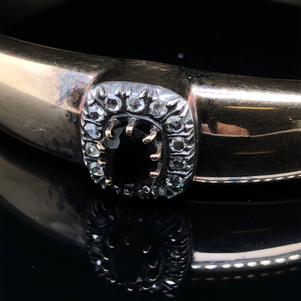 AN ANTIQUE GARNET AND OLD CUT DIAMOND HINGED BANGLE, THE CLASP TONGUE STAMPED 15, ASSESSED AS 15ct - Image 2 of 8