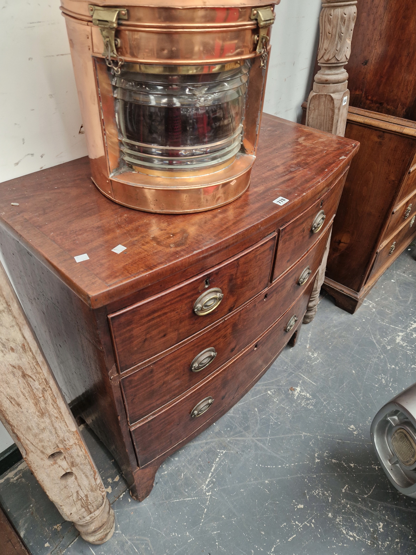 A 19th MAHOGANY BOW FRONT CHEST OF TWO SHORT AND TWO LONG DRAWERS ON BRACKET FEET. W 88 x D 46 x H - Image 2 of 6