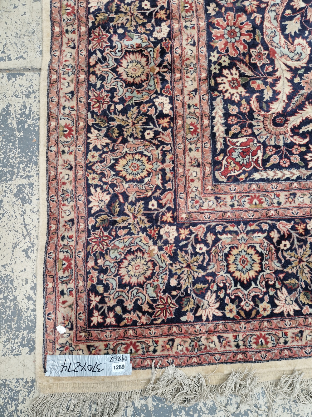 AN ORIENTAL CARPET OF CLASSIC PERSIAN DESIGN 370 x 274 cm. - Image 2 of 10