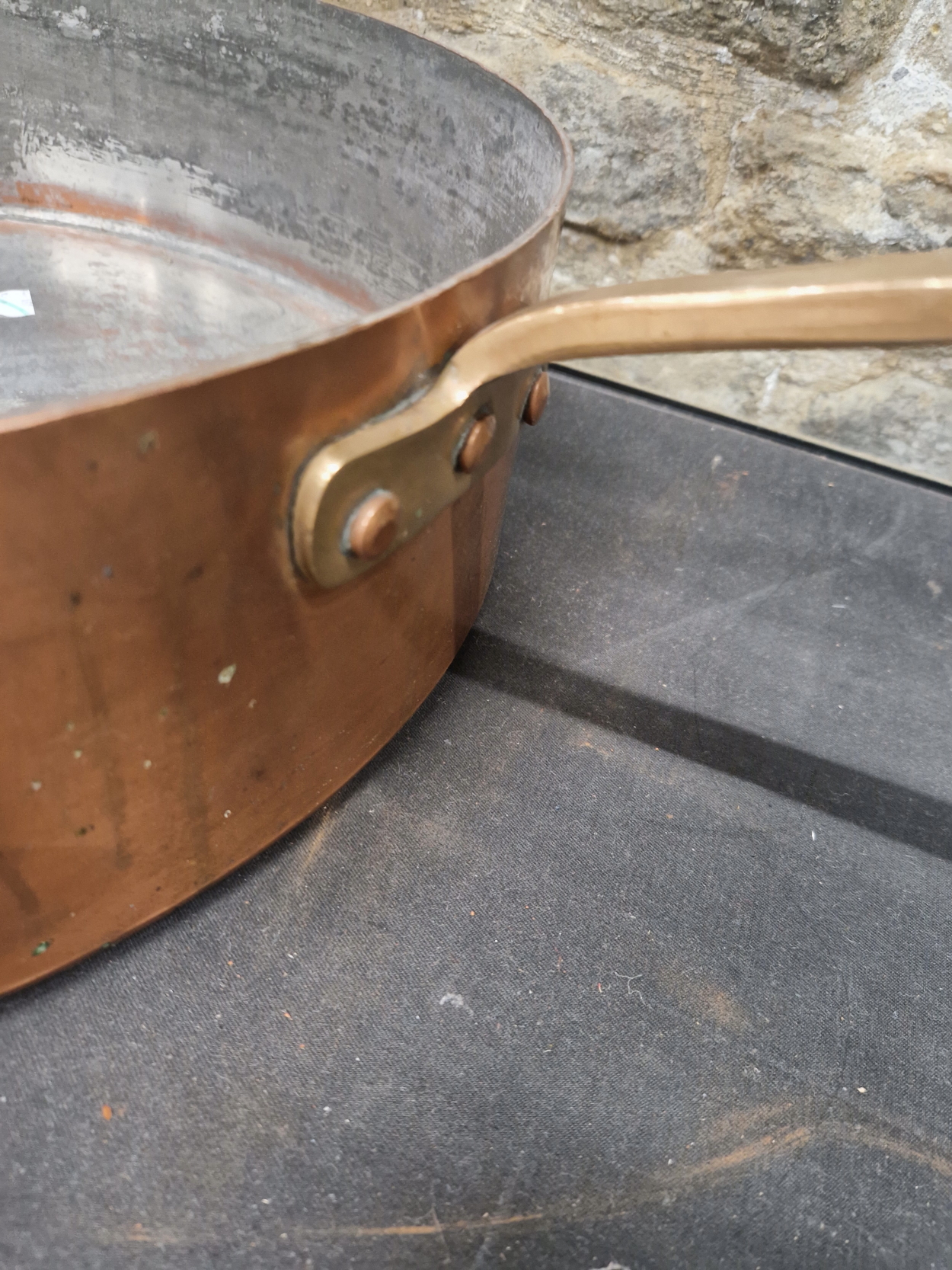 A ZINC LINED COPPER DEEP DEEP FRYING PAN, THE CYLINDRICAL FORM WITH TWO HANDLES. Dia. - Image 4 of 4