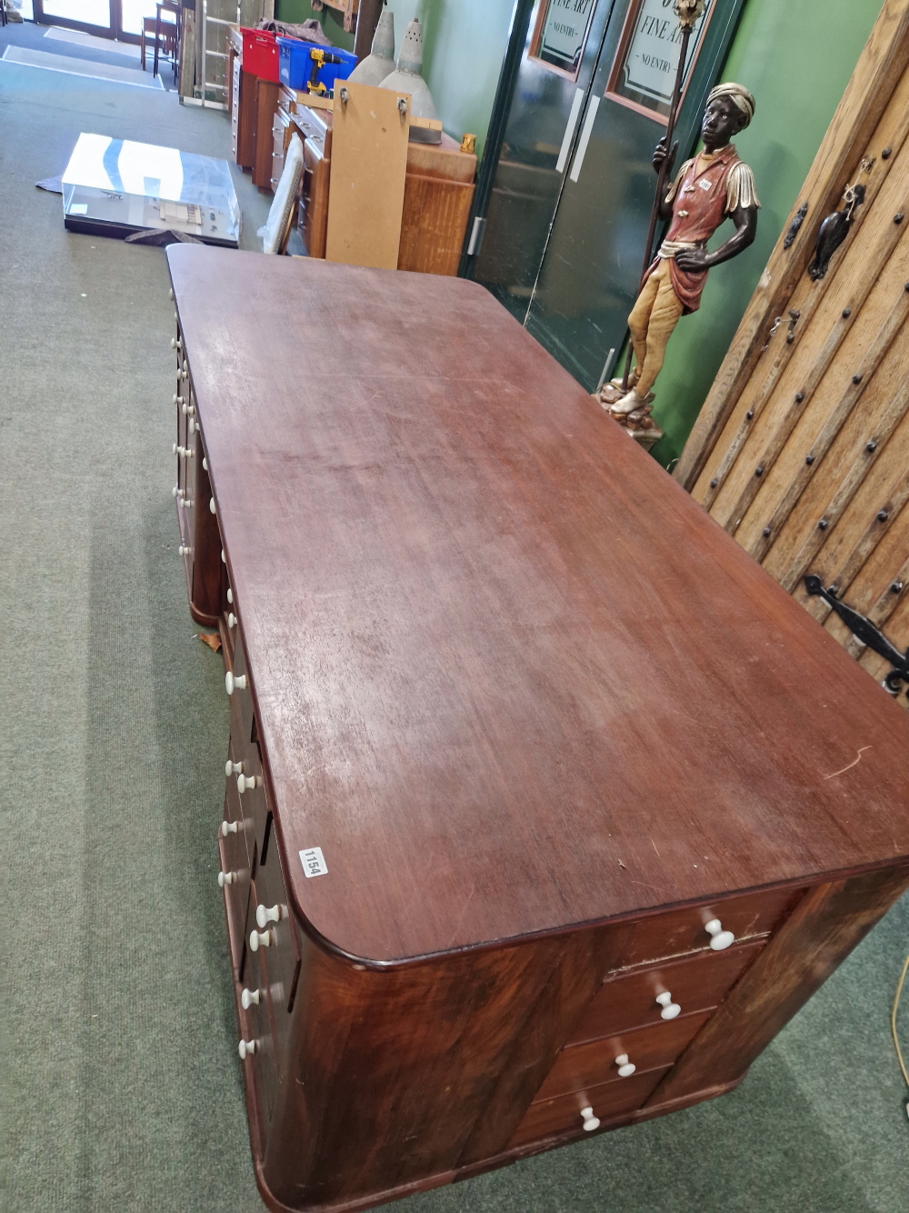 A MAHOGANY SHOP COUNTER FITTED WITH MULTIPLE DRAWERS AND CUPBOARDS EACH WITH WHITE CERAMIC KNOB - Image 3 of 23