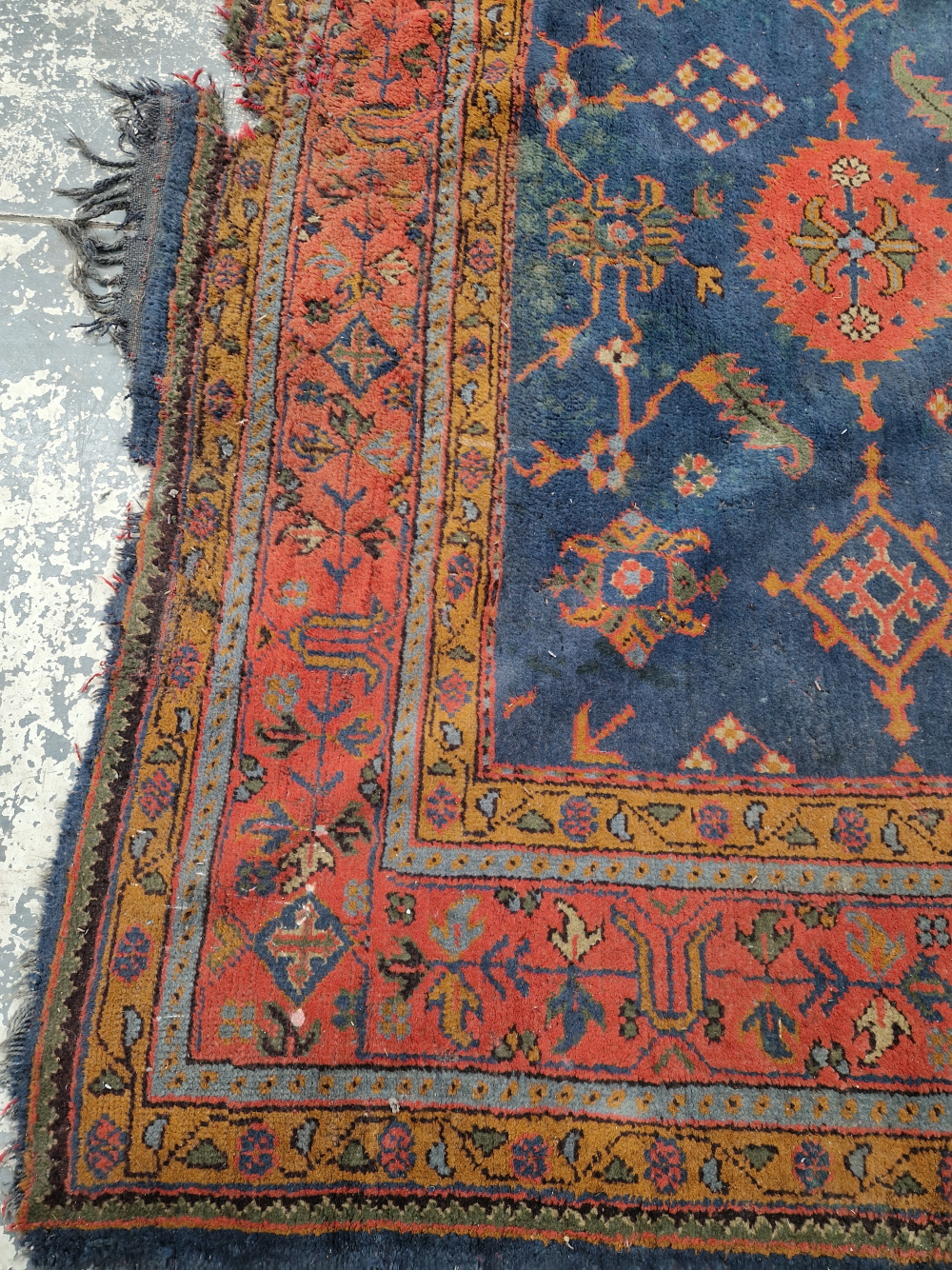 AN ANTIQUE TURKISH OUSHAK CARPET. 390 x 320 cm (LOSSES) - Image 2 of 15