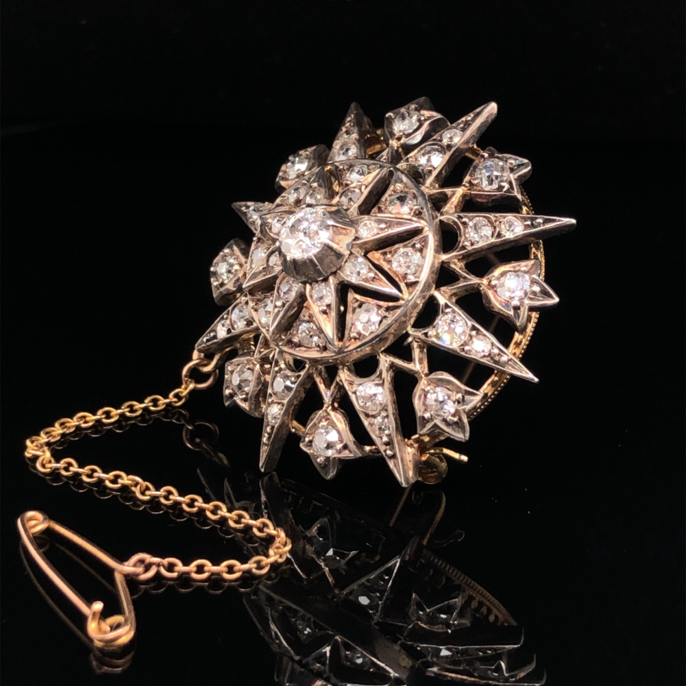 AN ANTIQUE OLD CUT DIAMOND RADIATING STAR BROOCH WITH ATTACHED SAFETY CHAIN. THE PRINCIPLE OLD CUT - Image 4 of 5
