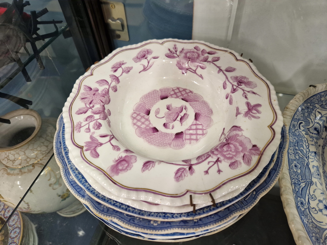 A WILLOW PATTERN SOUP TUREEN AND COVER, A BLUE AND WHITE PLATTER, TWO BLUE AND WHITE SOUP PLATES AND - Image 2 of 8