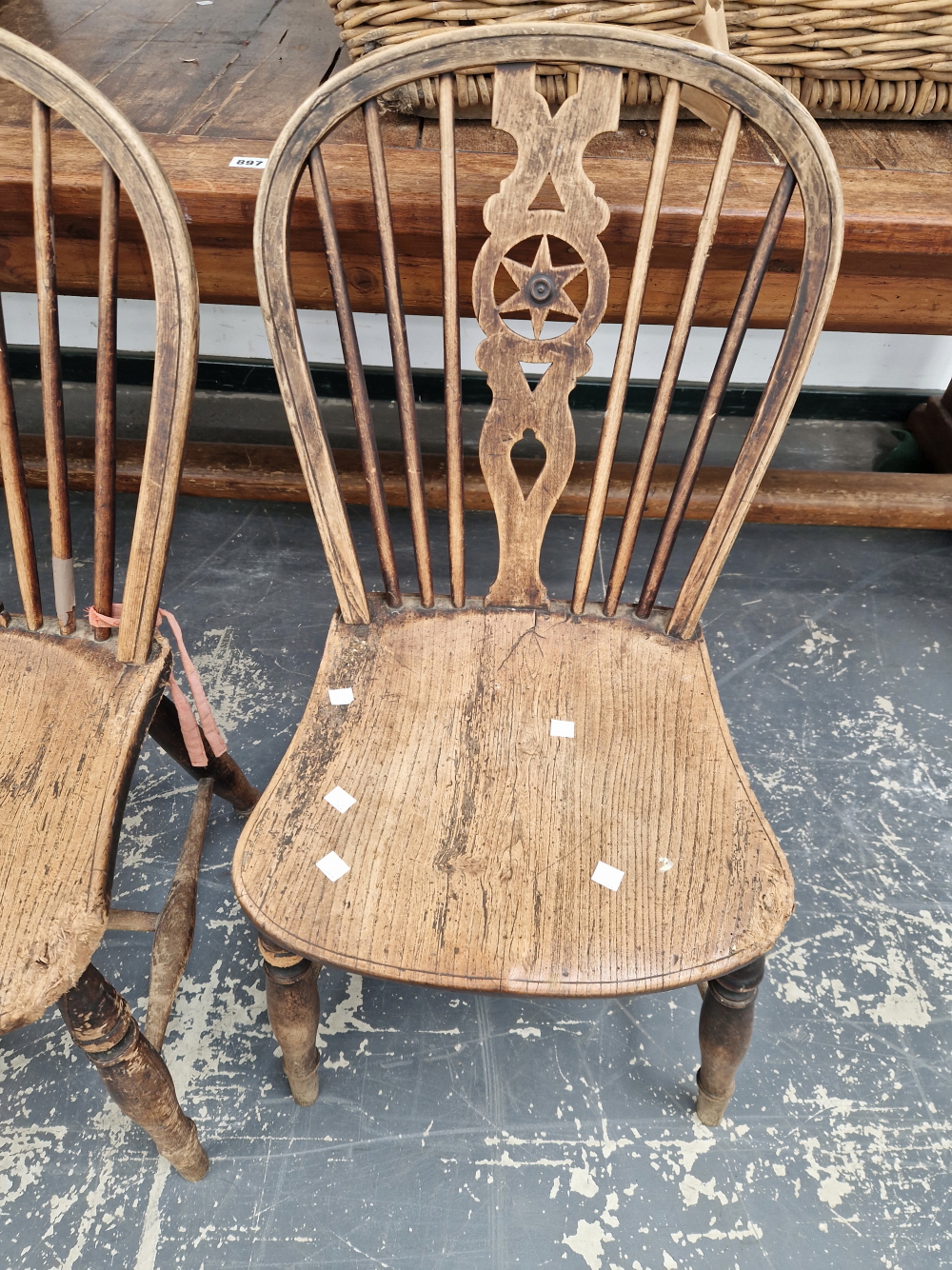 A SET OF FOUR WHEEL BACKED WINDSOR CHAIRS - Image 5 of 7