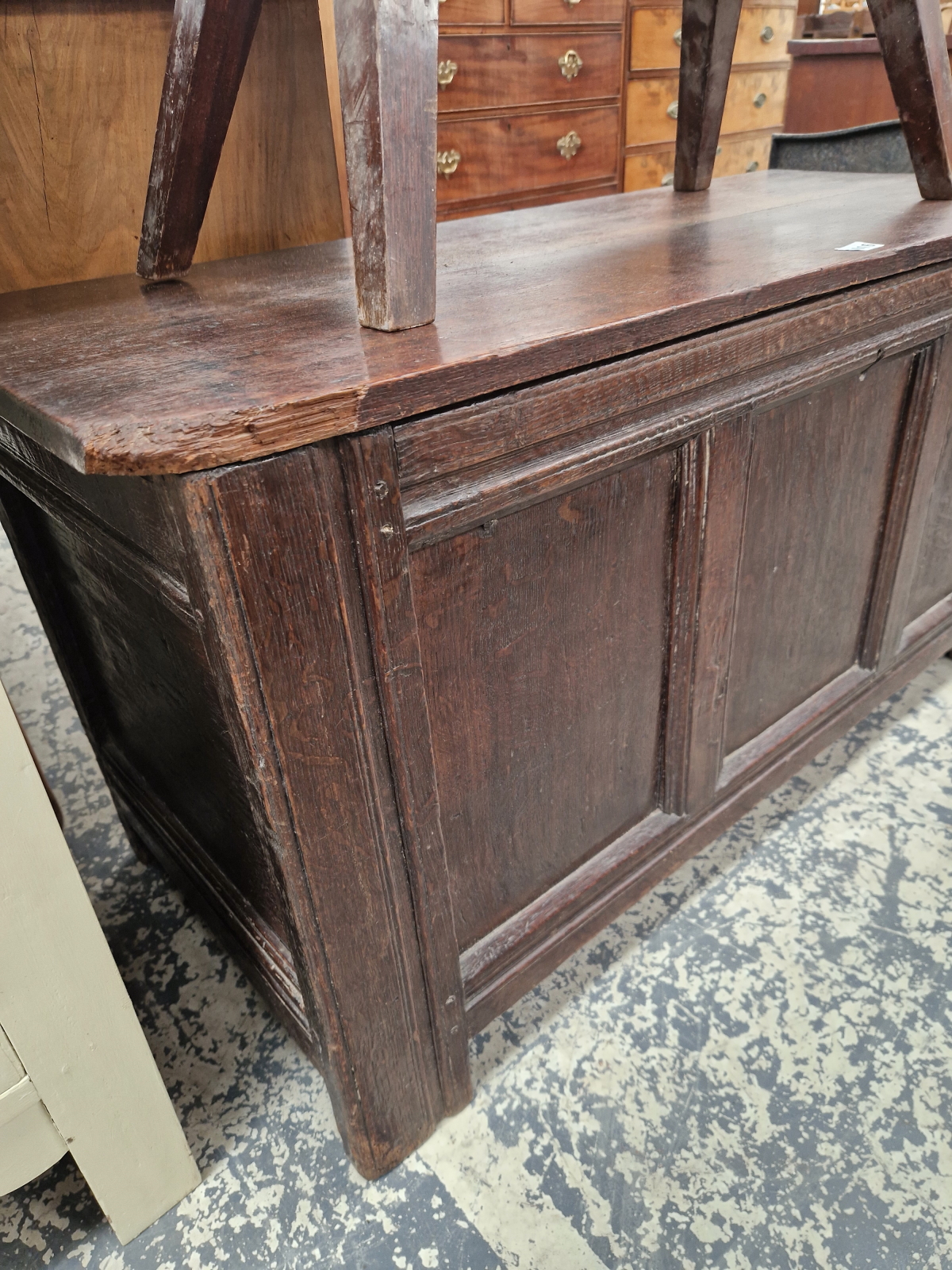 AN 18th C. OAK COFFER WITH A THREE PANELLED FRONT. W 109 x D 47 x H 56cms. - Image 2 of 3