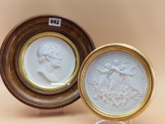 A ROSEWOOD FRAMED WHITE RELIEF ROUNDEL DEPICTING THE HEAD OF THE DUKE OF WELLINGTON. Dia. 24.5cms.