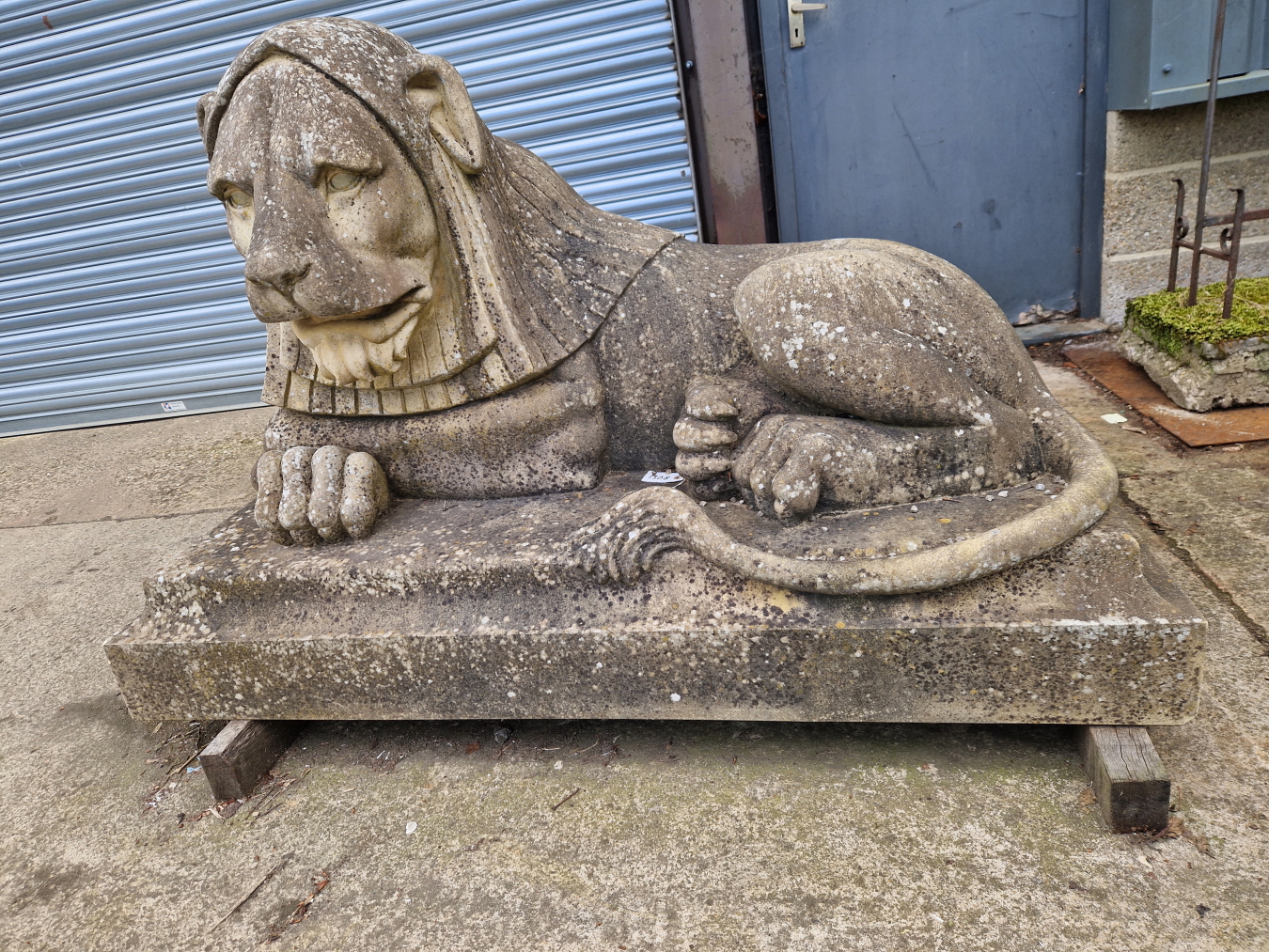 AN IMPRESSIVE PAIR OF RECONSTITUTED STONE ART DECO STYLISED RECUMBENT LIONS. - Image 4 of 13