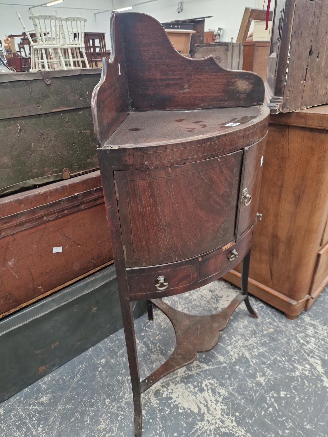 A REGENCY MAHOGANY CORNER WASH STAND. - Image 2 of 3